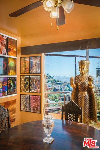 2189 Sunset Plaza Drive, Los Angeles, CA 90069