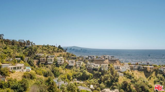 2189 Sunset Plaza Drive, Los Angeles, CA 90069