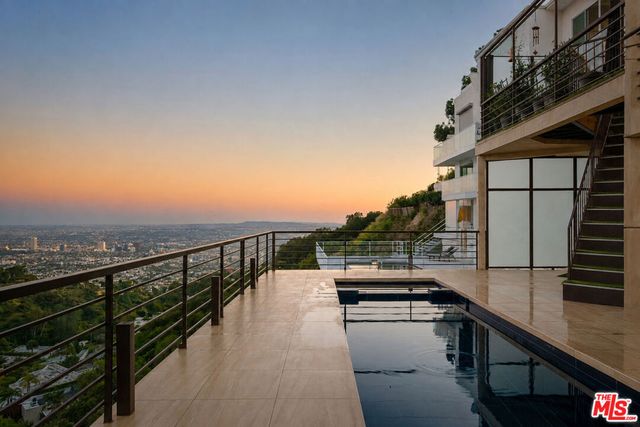 2189 Sunset Plaza Drive, Los Angeles, CA 90069