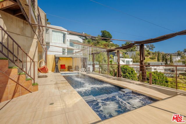 2189 Sunset Plaza Drive, Los Angeles, CA 90069