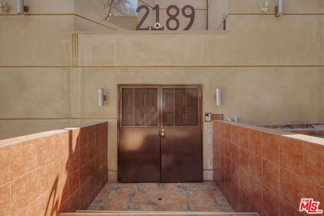 2189 Sunset Plaza Drive, Los Angeles, CA 90069