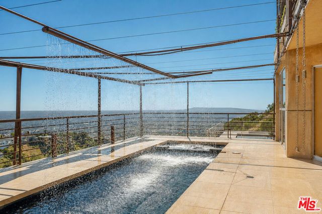 2189 Sunset Plaza Drive, Los Angeles, CA 90069