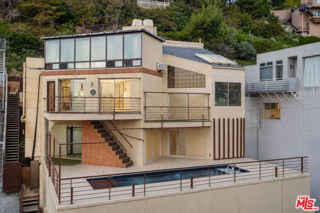 2189 Sunset Plaza Drive, Los Angeles, CA 90069