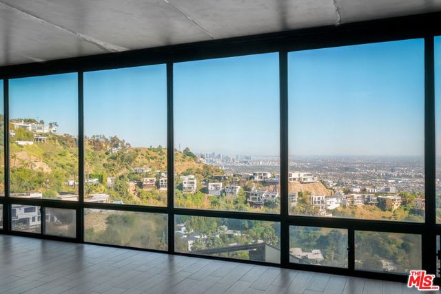 2189 Sunset Plaza Drive, Los Angeles, CA 90069