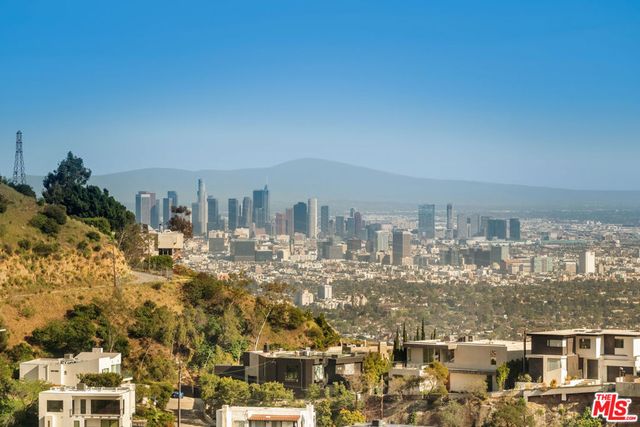 2189 Sunset Plaza Drive, Los Angeles, CA 90069