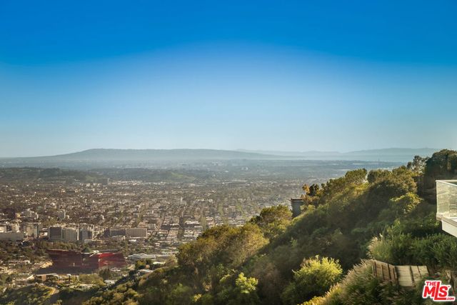 2189 Sunset Plaza Drive, Los Angeles, CA 90069