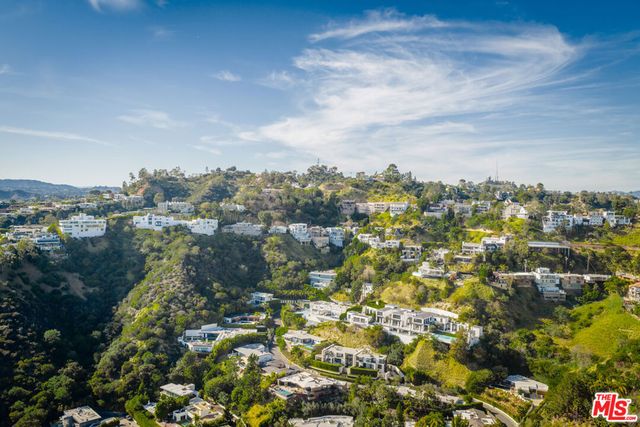2189 Sunset Plaza Drive, Los Angeles, CA 90069