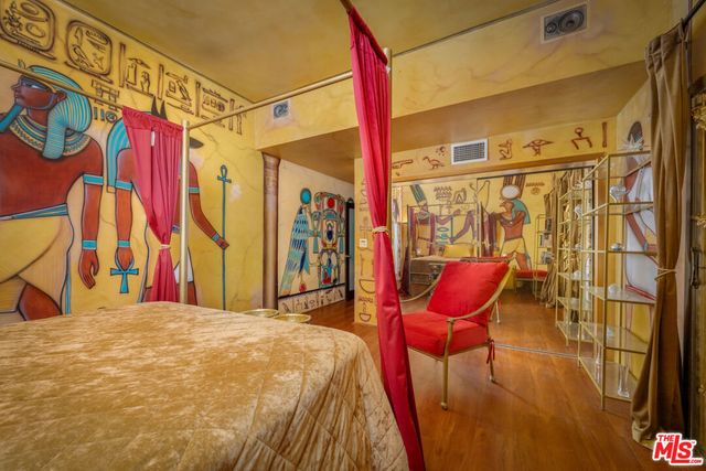 2189 Sunset Plaza Drive, Los Angeles, CA 90069