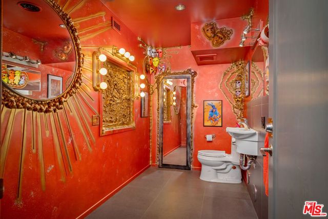 2189 Sunset Plaza Drive, Los Angeles, CA 90069