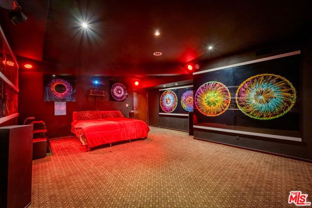 2189 Sunset Plaza Drive, Los Angeles, CA 90069