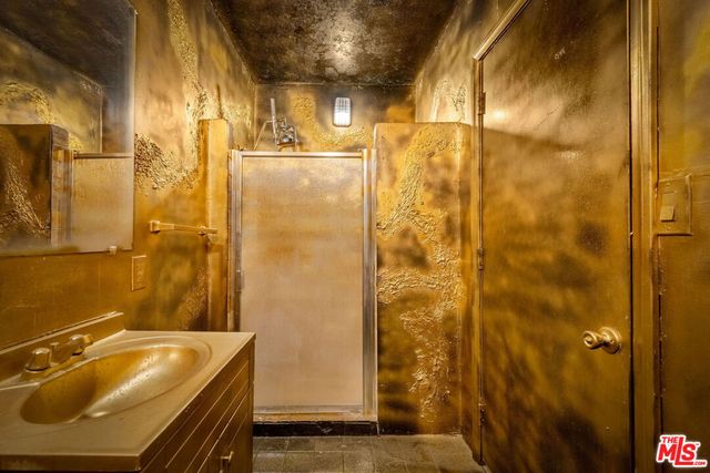 2189 Sunset Plaza Drive, Los Angeles, CA 90069