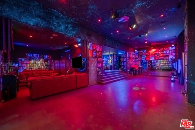 2189 Sunset Plaza Drive, Los Angeles, CA 90069