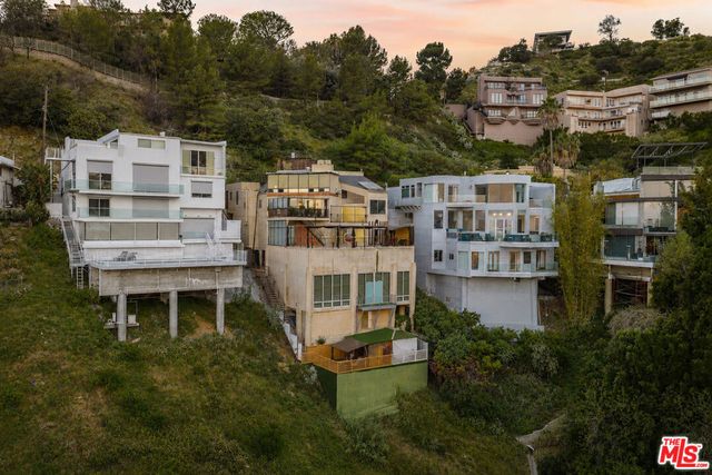 2189 Sunset Plaza Drive, Los Angeles, CA 90069