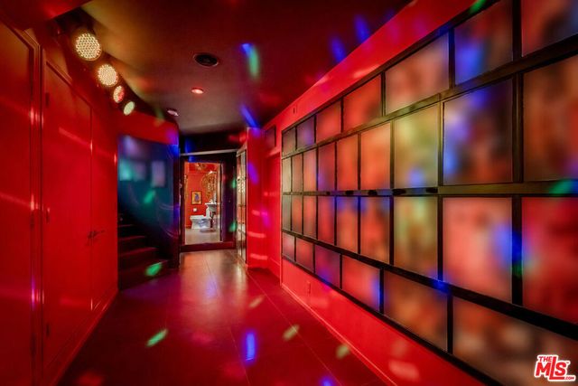 2189 Sunset Plaza Drive, Los Angeles, CA 90069