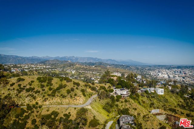 2189 Sunset Plaza Drive, Los Angeles, CA 90069