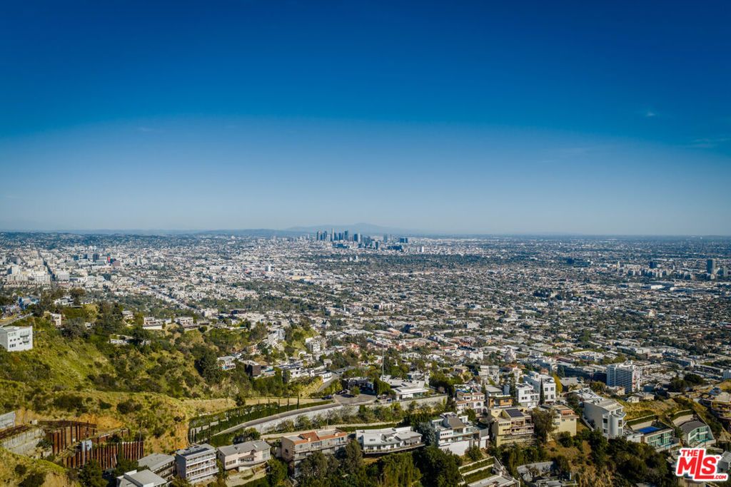 2189 Sunset Plaza Drive, Los Angeles, CA 90069