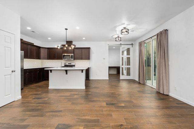 6108 W Dupont Drive, Fresno, CA 93722