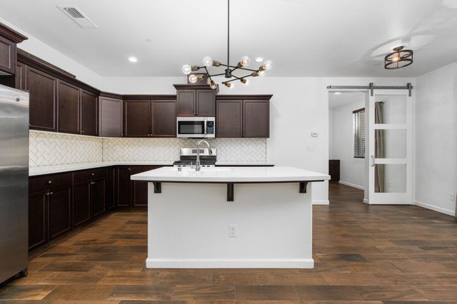 6108 W Dupont Drive, Fresno, CA 93722