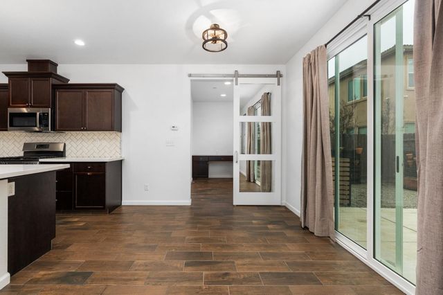 6108 W Dupont Drive, Fresno, CA 93722