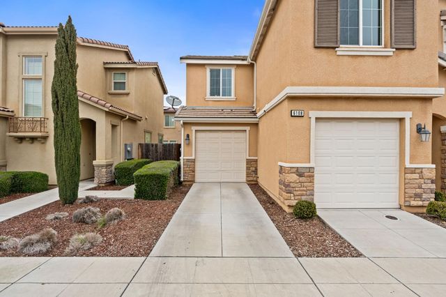 6108 W Dupont Drive, Fresno, CA 93722