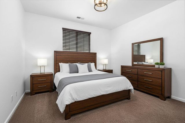 6108 W Dupont Drive, Fresno, CA 93722