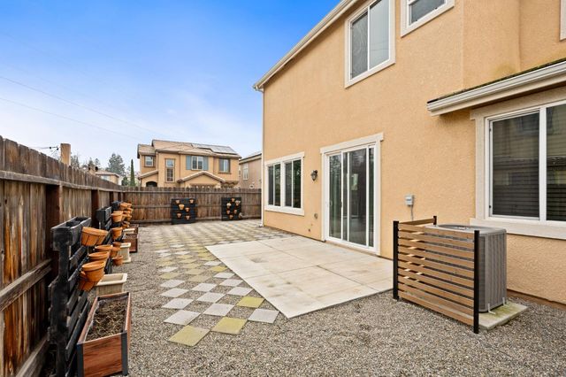 6108 W Dupont Drive, Fresno, CA 93722