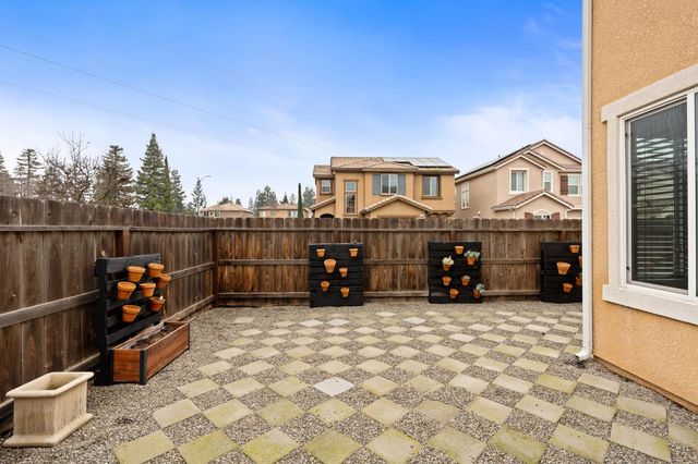 6108 W Dupont Drive, Fresno, CA 93722