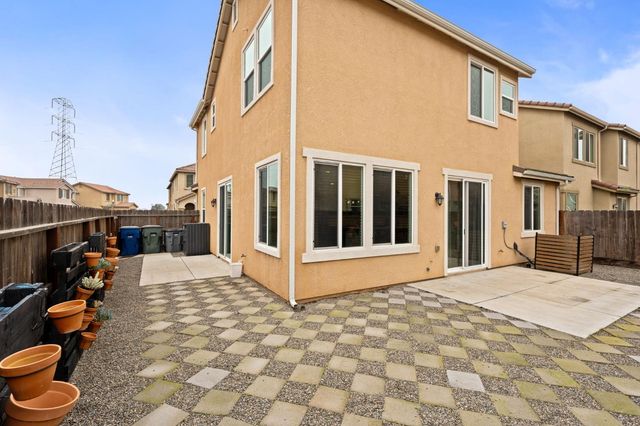 6108 W Dupont Drive, Fresno, CA 93722