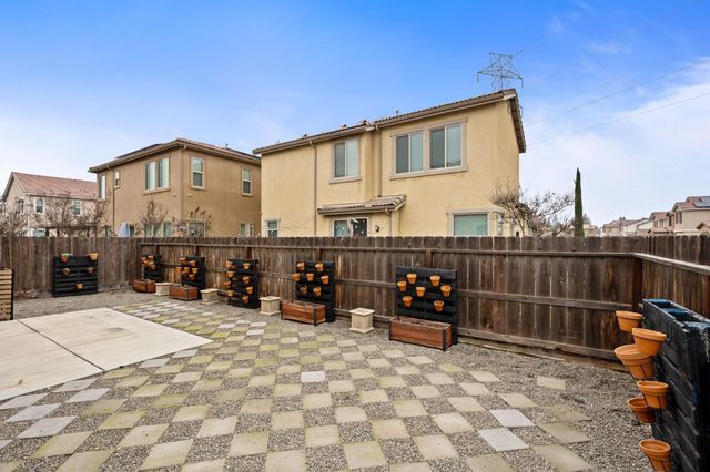 6108 W Dupont Drive, Fresno, CA 93722