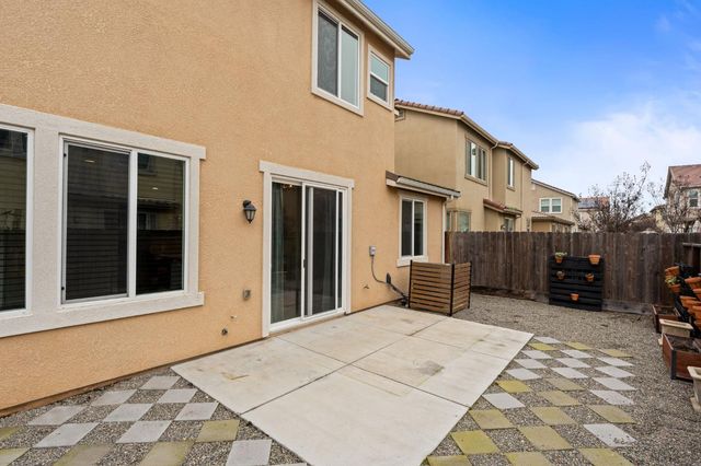 6108 W Dupont Drive, Fresno, CA 93722