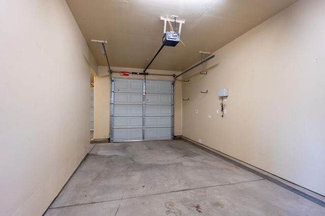 6108 W Dupont Drive, Fresno, CA 93722