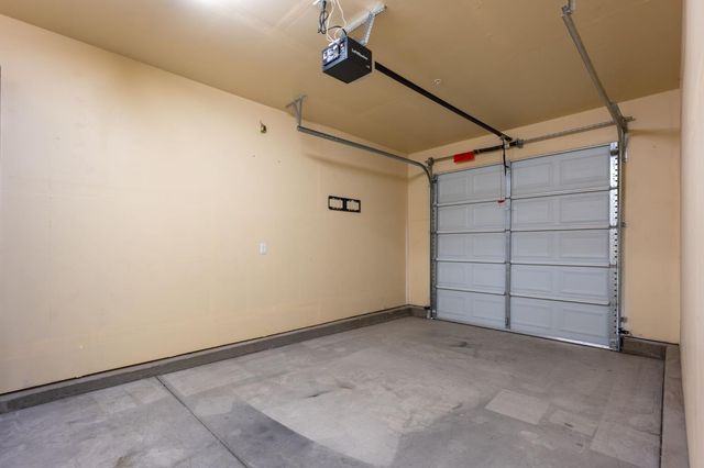 6108 W Dupont Drive, Fresno, CA 93722