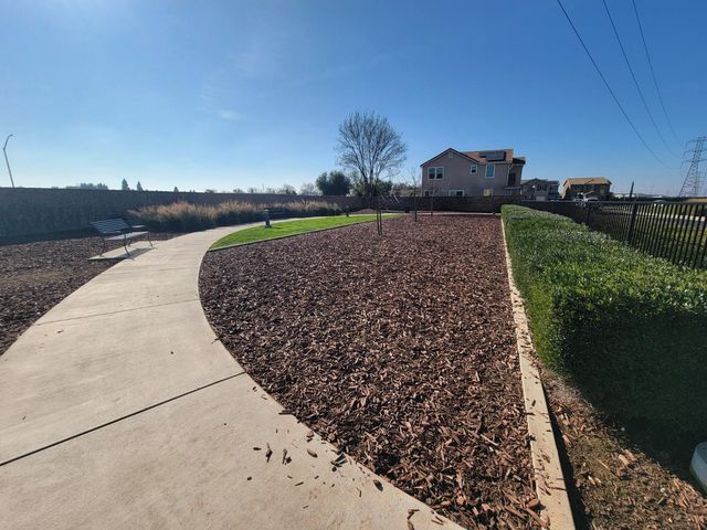 6108 W Dupont Drive, Fresno, CA 93722