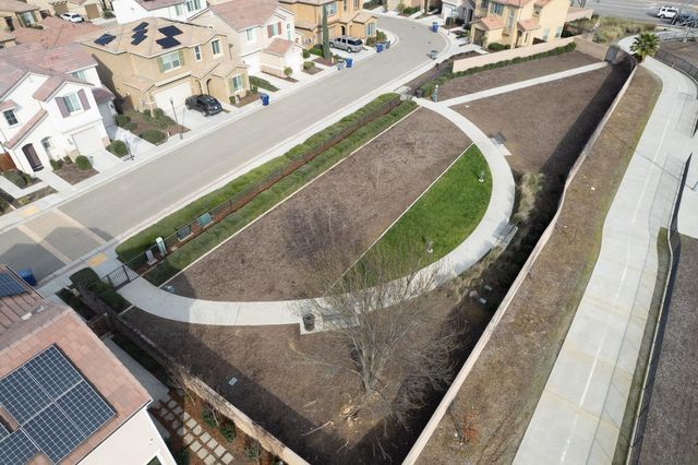 6108 W Dupont Drive, Fresno, CA 93722