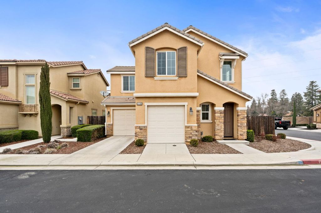 6108 W Dupont Drive, Fresno, CA 93722