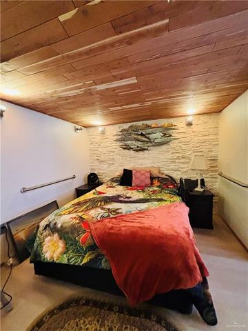 841 W Oyster Drive, Port Isabel, TX 78578