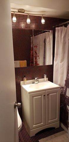 6 Whittier Place 5H, Boston, MA 02114