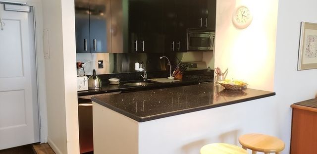 6 Whittier Place 5H, Boston, MA 02114