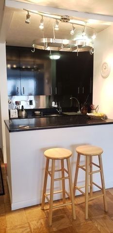 6 Whittier Place 5H, Boston, MA 02114