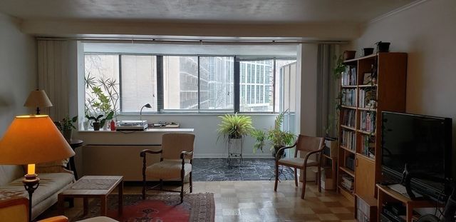 6 Whittier Place 5H, Boston, MA 02114