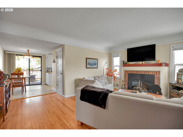 336 Nw 3RD Ave, Canby, OR 97013