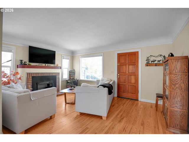 336 Nw 3RD Ave, Canby, OR 97013