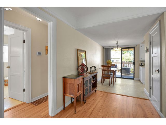 336 Nw 3RD Ave, Canby, OR 97013