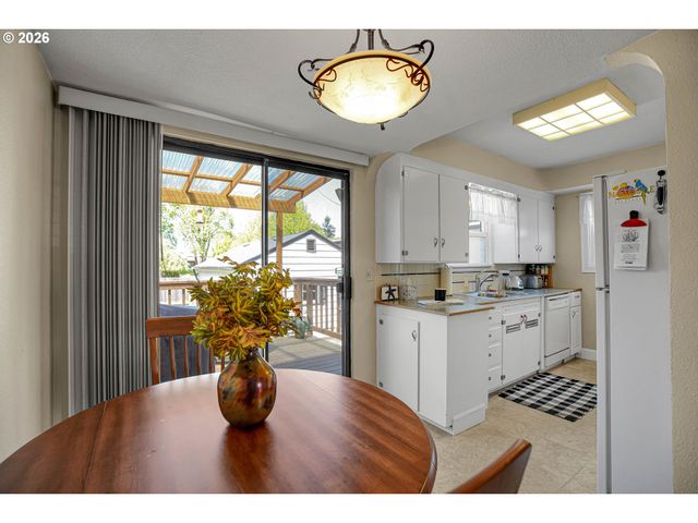 336 Nw 3RD Ave, Canby, OR 97013