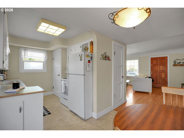 336 Nw 3RD Ave, Canby, OR 97013