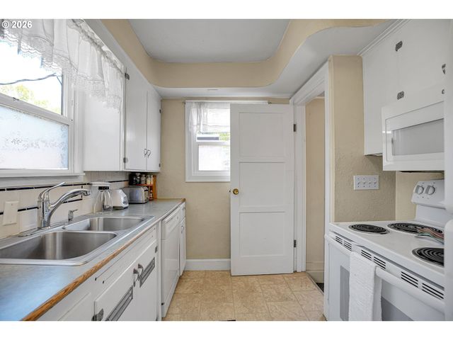 336 Nw 3RD Ave, Canby, OR 97013