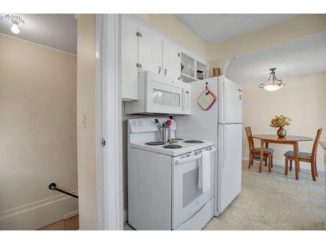 336 Nw 3RD Ave, Canby, OR 97013