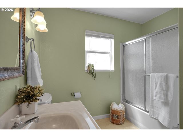 336 Nw 3RD Ave, Canby, OR 97013