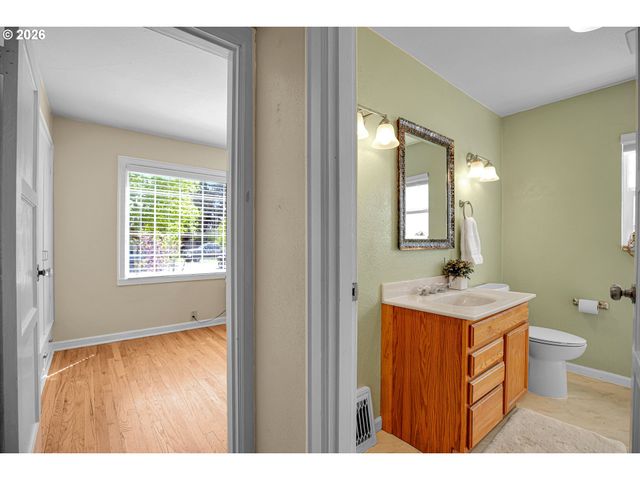 336 Nw 3RD Ave, Canby, OR 97013