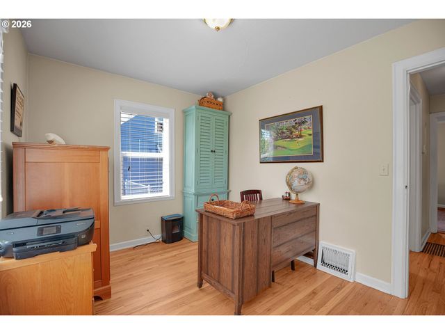336 Nw 3RD Ave, Canby, OR 97013